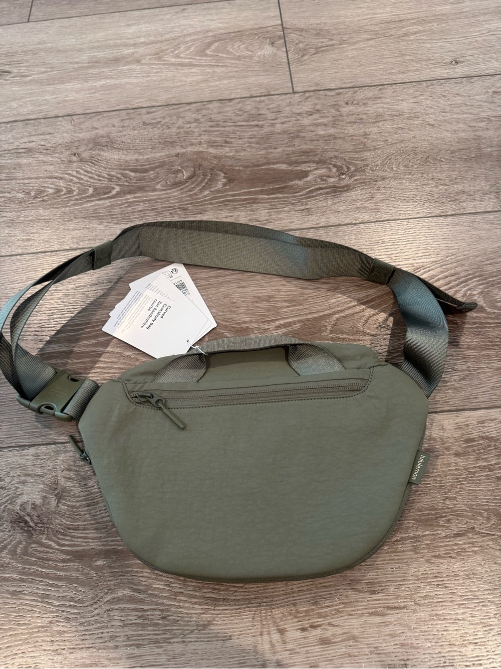 NWT Lululemon Curved Crossbody, color Bay Leaf, 3L capacity - Picture 2 of 7